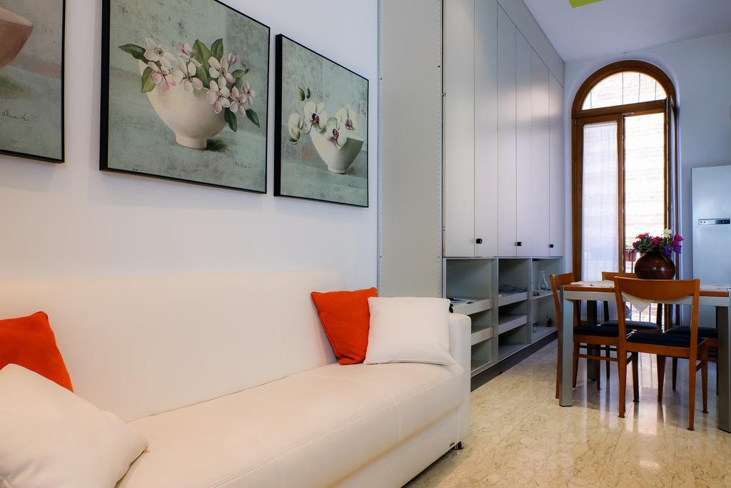 Apartament Deluxe Quattro Spade Верона Екстериор снимка